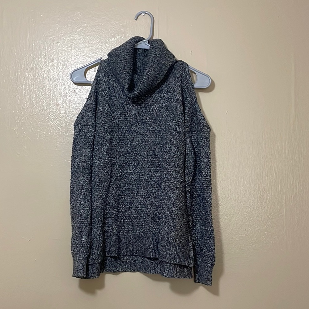 🌸 Clearance! 🌸 Hollister Heather Gray Cold Shoulder Sweater Size S
